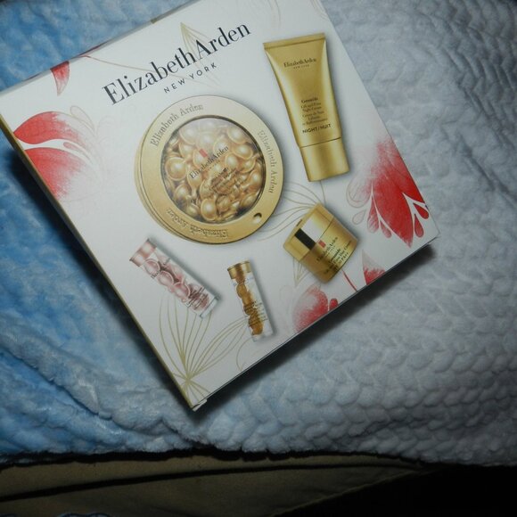 ELIZABETH ARDEN Advanced Ceramide Capsules Skincare 5-Pc. Gift Set🆕SHIPS⚡️💨🚚 - Picture 8 of 12